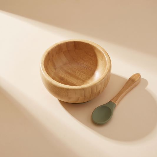 Rührschüssel aus Holz mit passendem Löffel von Spielsinne in Kindergröße
